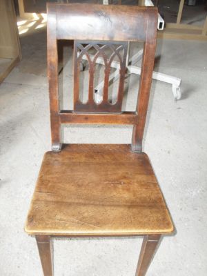 Décapage et finition d'une chaise en noyer Saint Rémy de provence